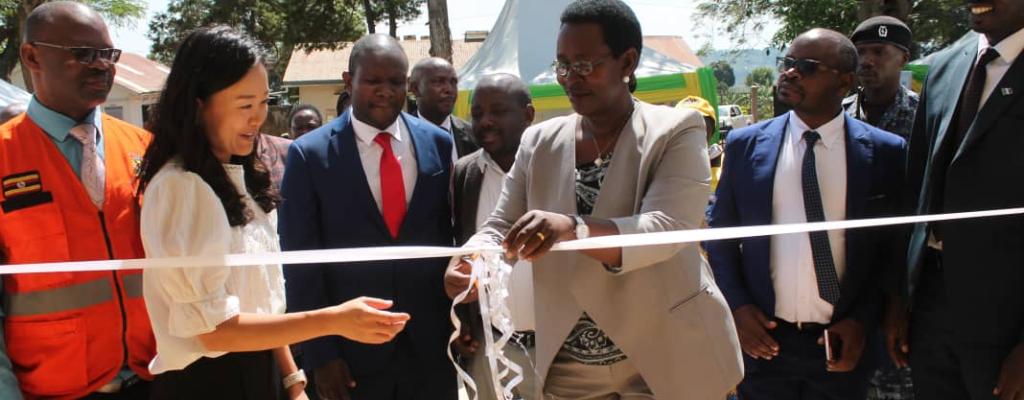 PS Diana Atwine commissioning the handover of the Maternity ward at Butenga HCIV PS DIANA ATWINE COMMISSIONING THE HANDOVER OF THE MATERNITY WARD AT BUTENGA HCIV